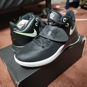Shoe's